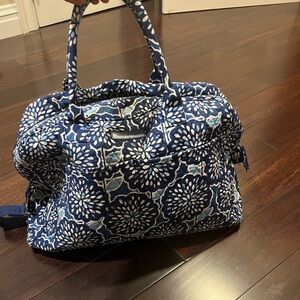 Vera Bradley blue & white overnight / weekender bag in excellent condition !